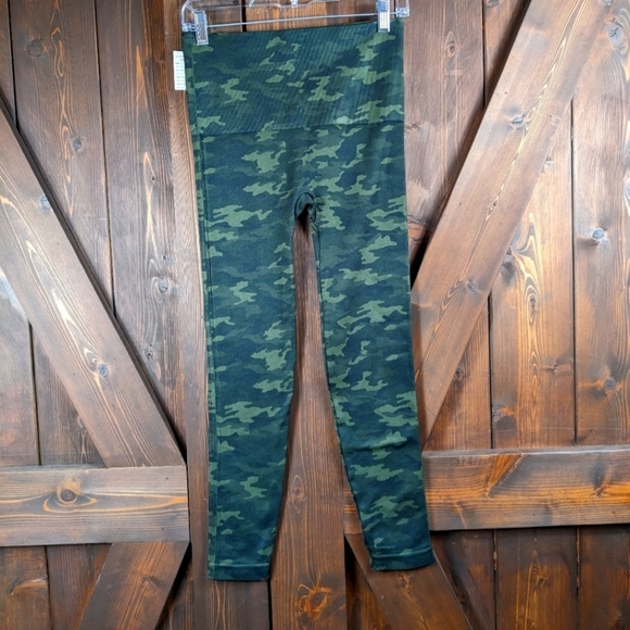 Spanx NWT Green Camo High Rise Look At Me Now Leggings Large - Picture 1 of 6
